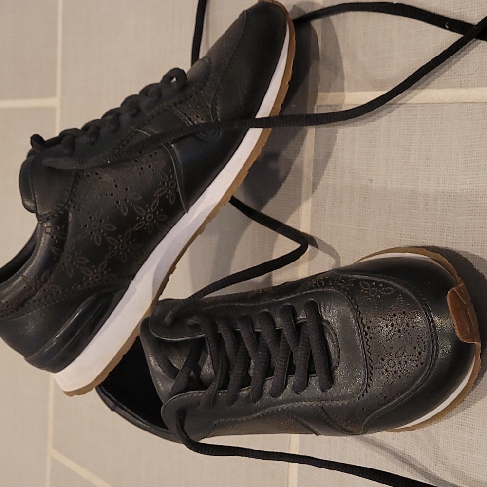 Tory Burch black sneakers size 5.5. GUC.